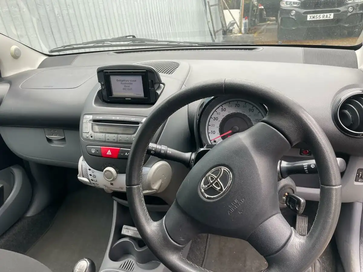 2011-toyota-aygo-10-aygo-go-vvt-i-5d-big-14