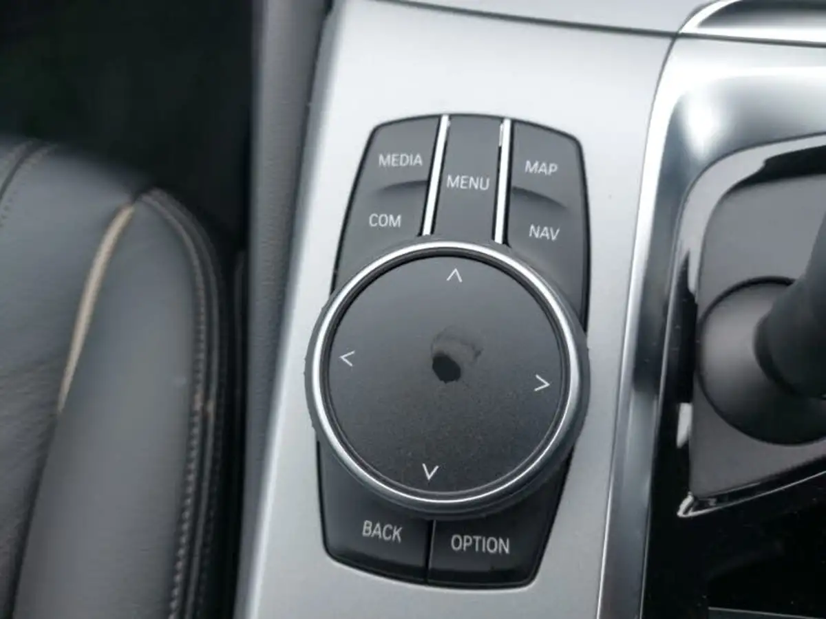 2022-bmw-5-series-20-530e-se-saloon-4d-big-15