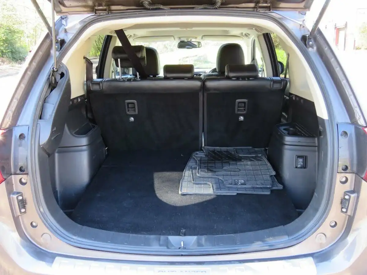 2015-mitsubishi-outlander-20-gx4h-phev-big-22