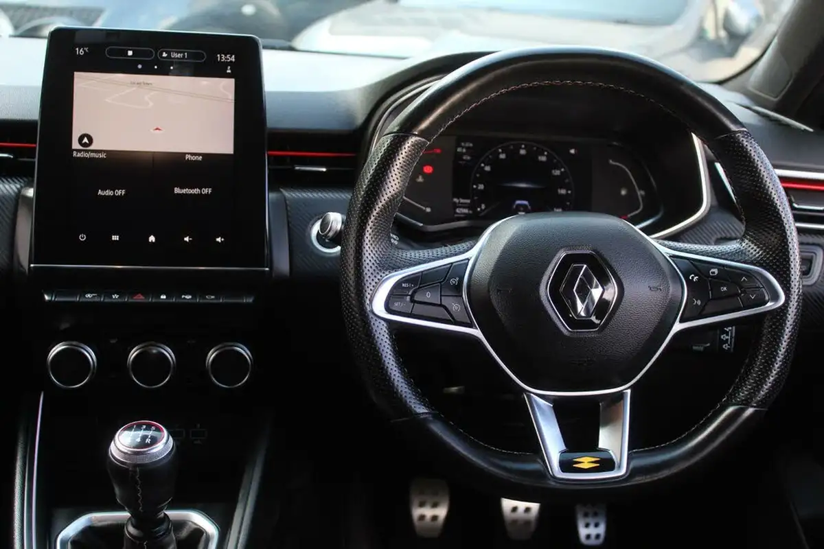 2020-renault-clio-10-tce-rs-line-100bhp-big-16