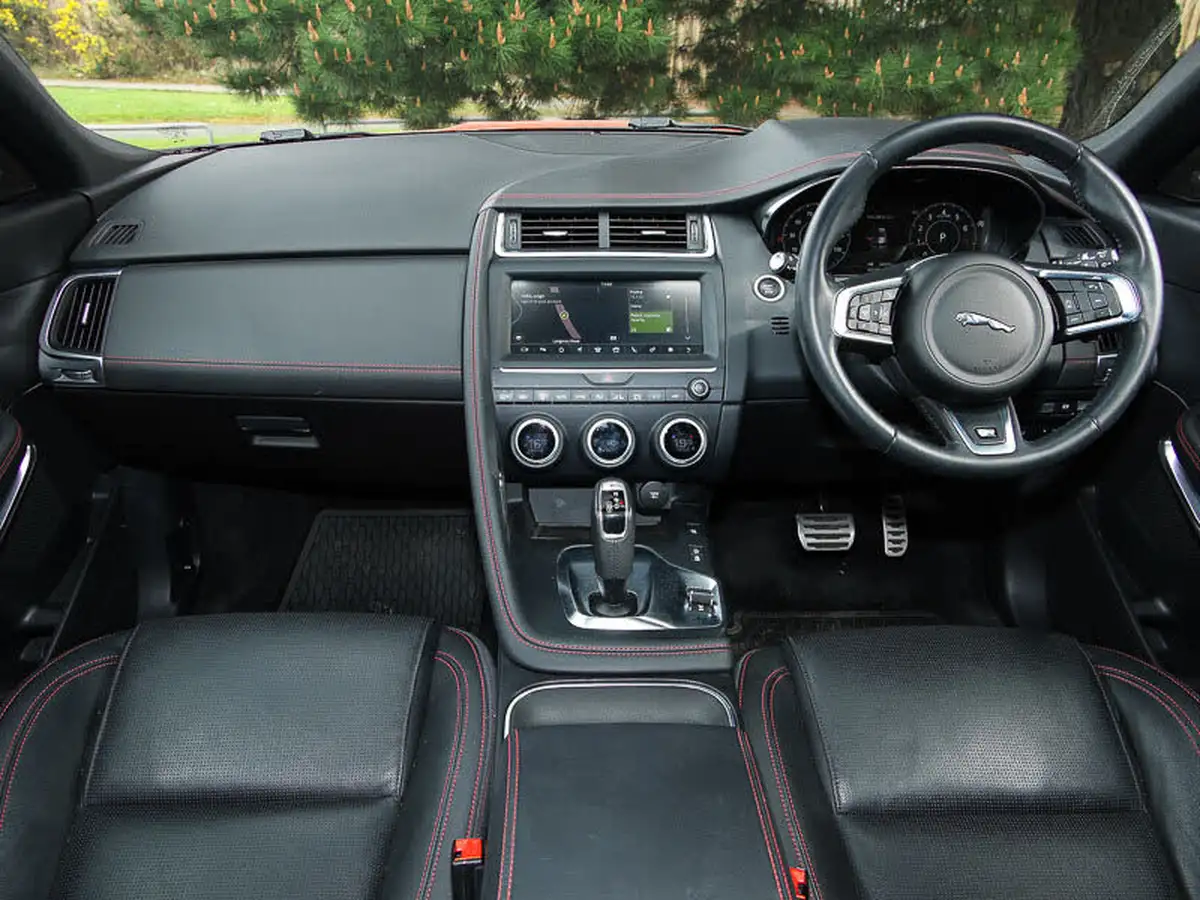 2020-jaguar-e-pace-20-i4-chequered-flag-200ps-big-2