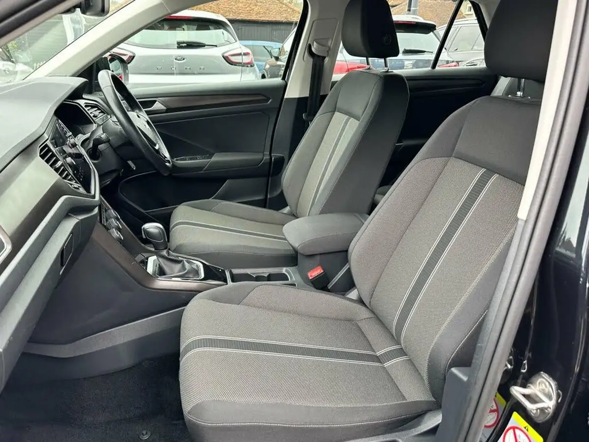 2019-volkswagen-t-roc-15-tsi-se-dsg-big-24