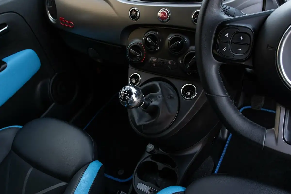 2019-fiat-500-12-s-big-30