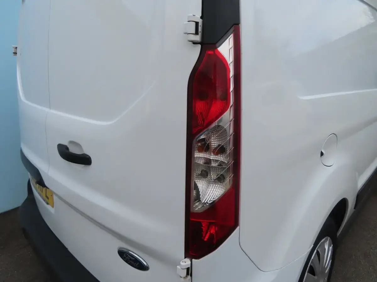 2018-ford-transit-connect-15tdci-l2-210-trend-panel-big-23