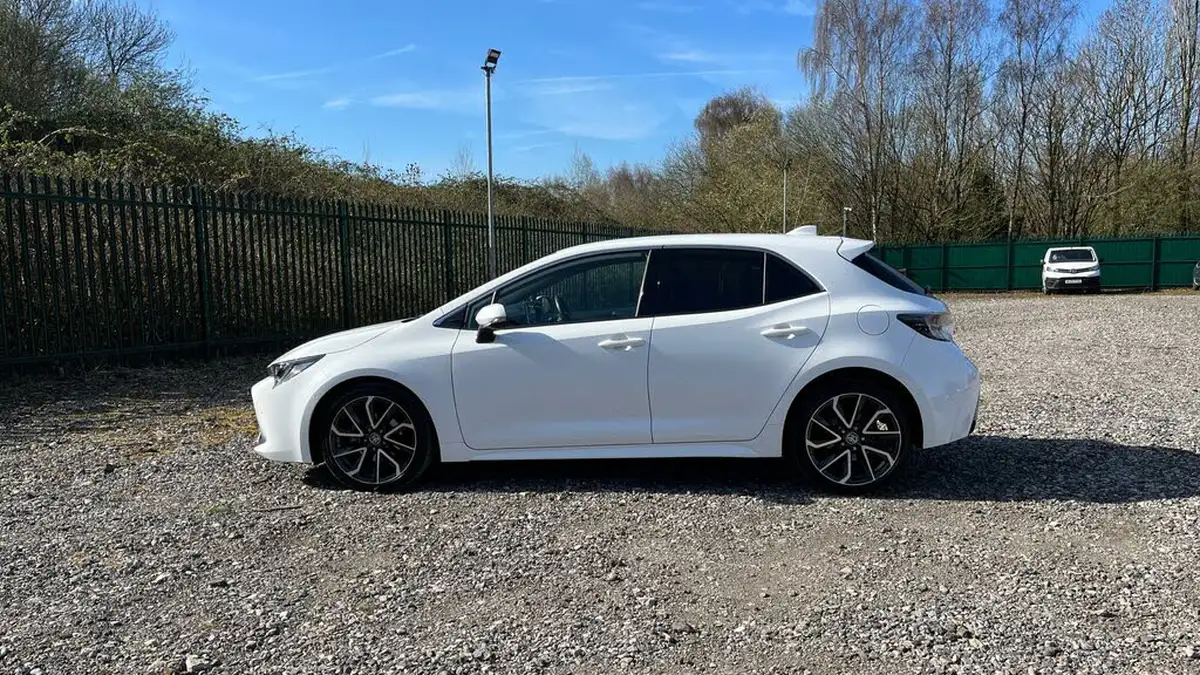 2022-toyota-corolla-18-vvt-i-excel-120bhp-trk-hatchback-big-16
