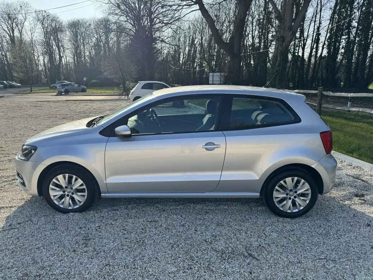 2014-volkswagen-polo-10-se-60ps-3d-big-7