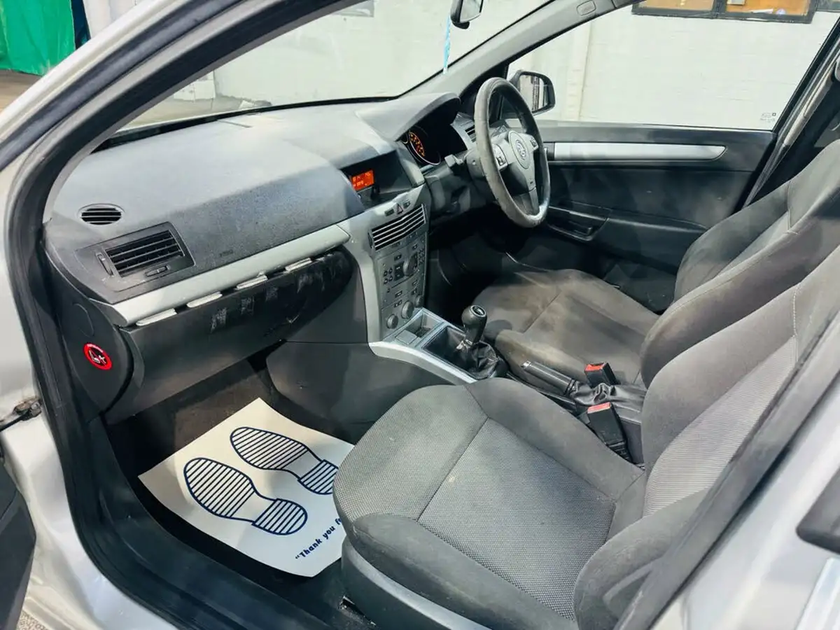 2009-vauxhall-astra-17td-club-big-12