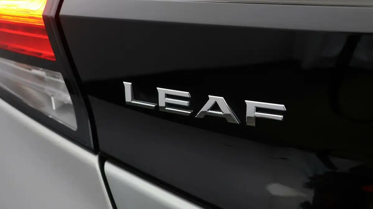 2021-nissan-leaf-e-tekna-big-19