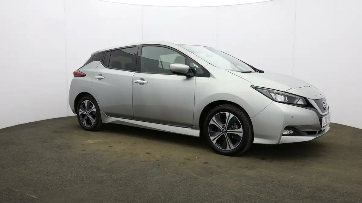 2021-nissan-leaf-e-tekna-big-47