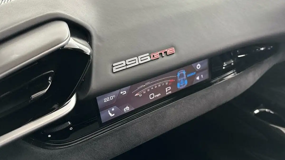 2022-ferrari-296-gtb-big-6