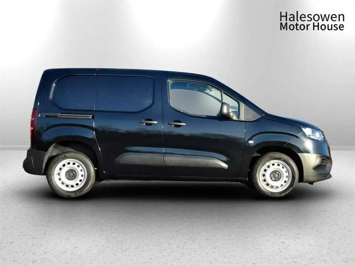 2022-toyota-proace-city-15d-active-big-2