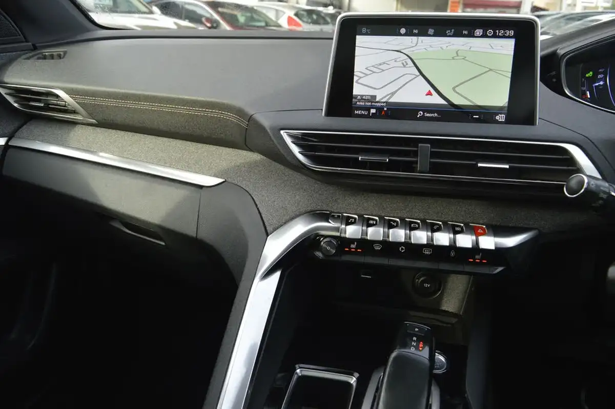 2019-peugeot-3008-suv-16-puretech-gt-line-180bhp-ss-eat8-big-17