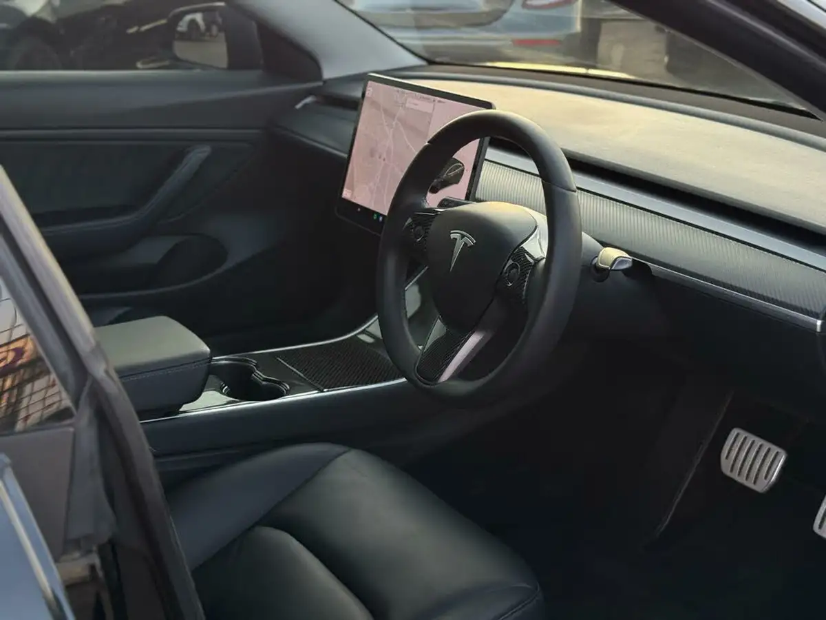 2020-tesla-model-3-e-performance-big-1