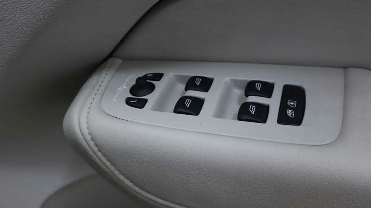2024-volvo-xc60-20-t6-plus-big-24