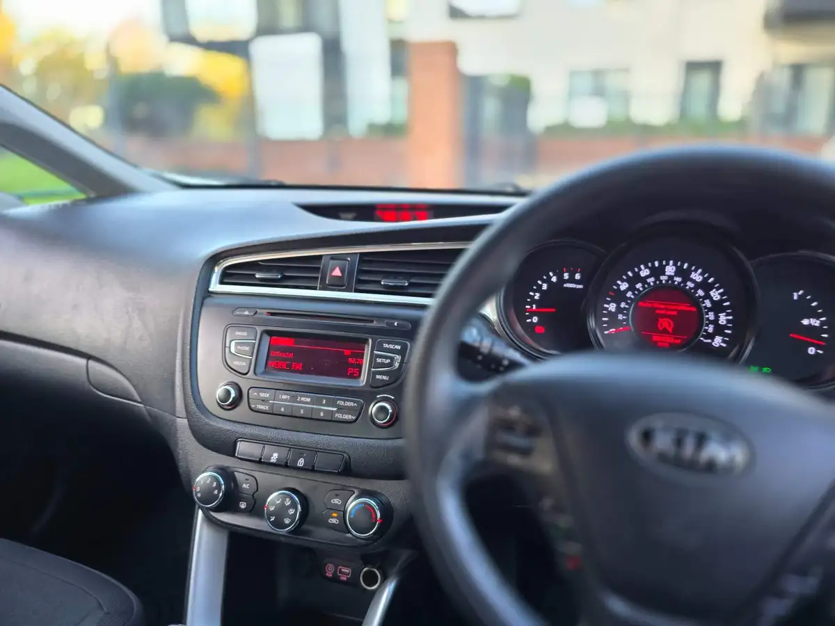 2016-kia-ceed-16crdi-1-hatchback-big-34