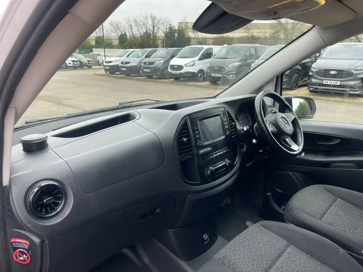 2021-mercedes-benz-vito-20cdi-116-progressive-l3-160bhpeu6dt-panel-big-10