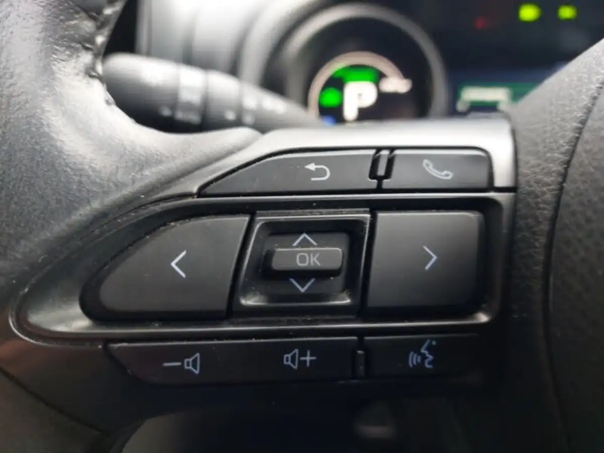 2021-toyota-yaris-cross-15-vvt-i-icon-big-14