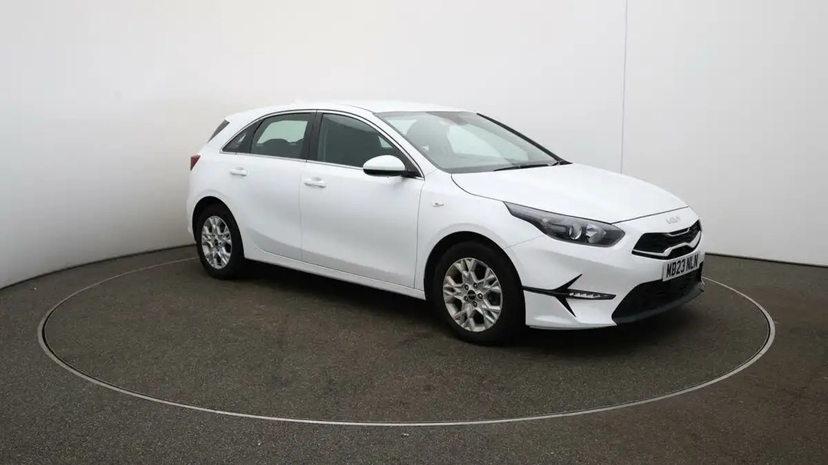 2023-kia-ceed-15-t-gdi-2-158bhp-non-adap-hatchback-big-1
