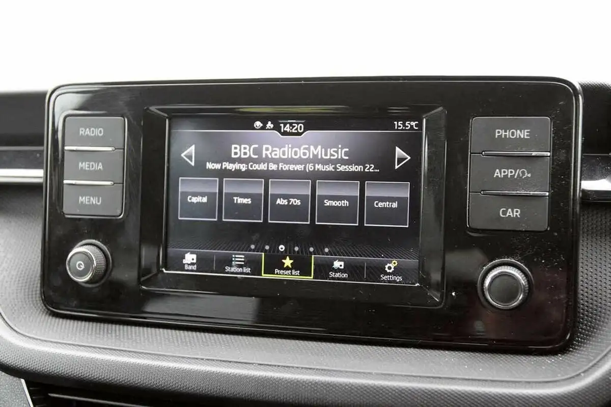 2023-skoda-fabia-10-mpi-se-comfort-big-13