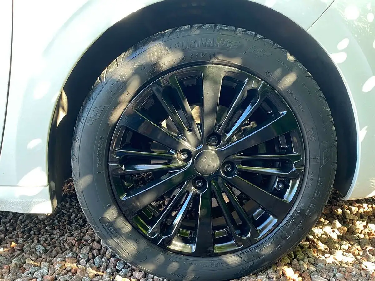 2018-peugeot-208-16bluehdi-allure-75bhp-big-57