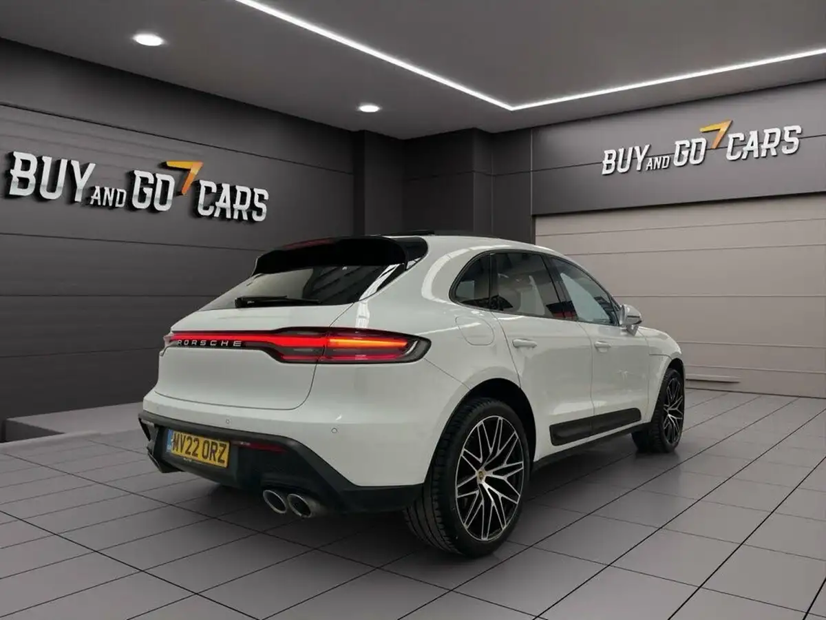 2022-porsche-macan-20-big-10