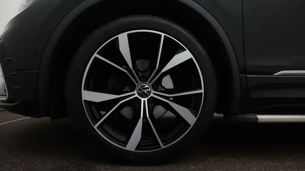 2021-volkswagen-tiguan-15-tsi-r-line-big-17