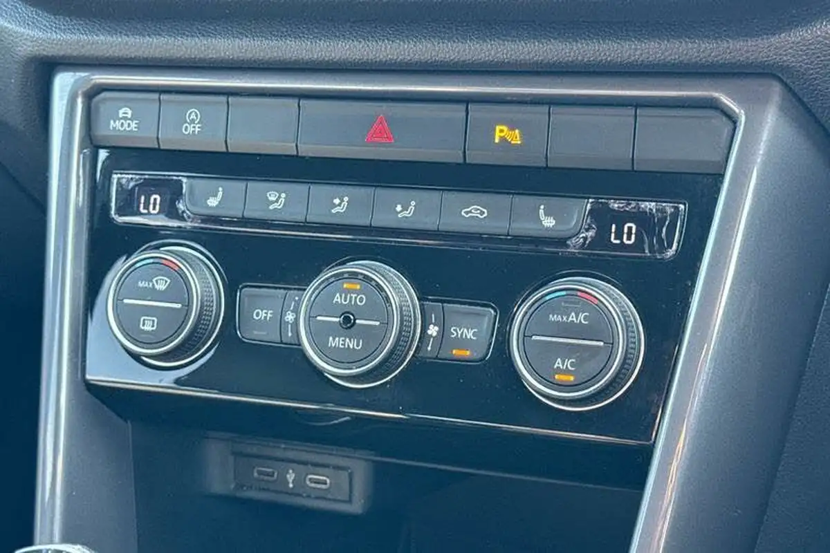 2021-volkswagen-t-roc-15-tsi-r-line-hatchback-5d-big-26