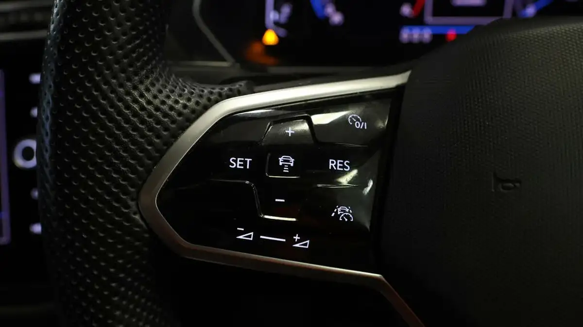 2021-volkswagen-tiguan-15-tsi-r-line-big-20