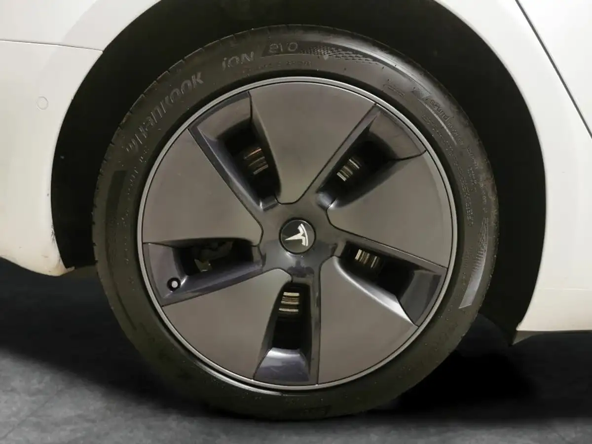 2022-tesla-model-3-e-long-range-big-24