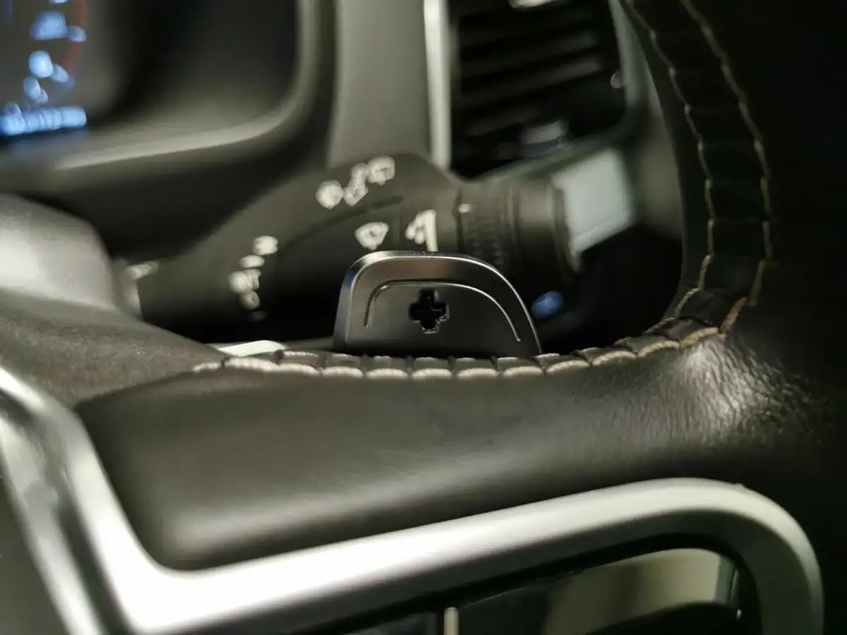 2020-volvo-xc90-20td-b5-r-design-big-17