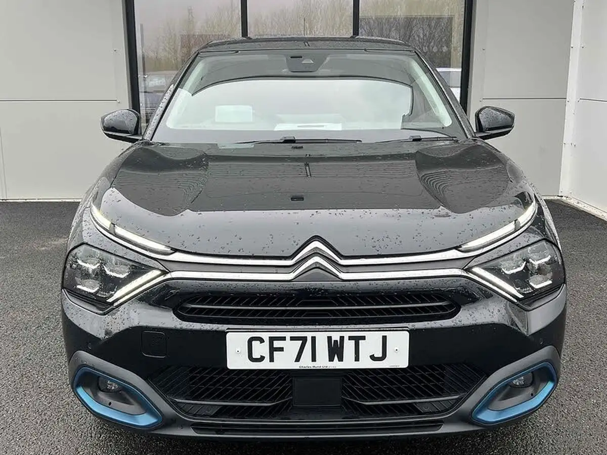 2022-citroen-c4-e-shine-big-1