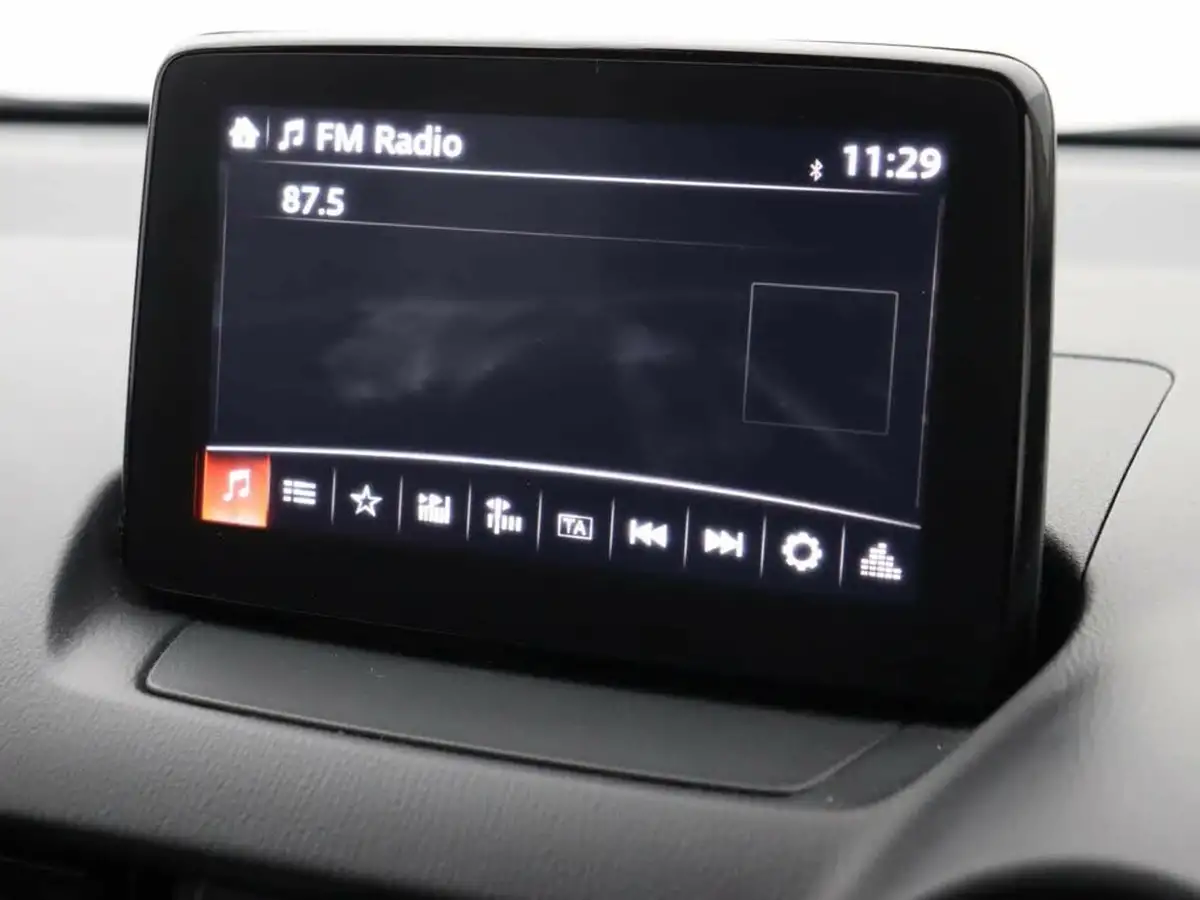 2018-mazda-mazda2-15-sport-nav-big-11