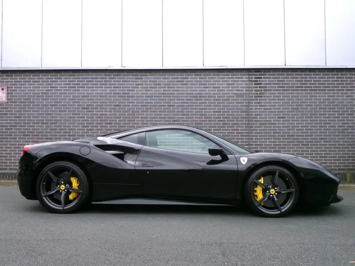 2016-ferrari-488-39-488-gtb-big-12