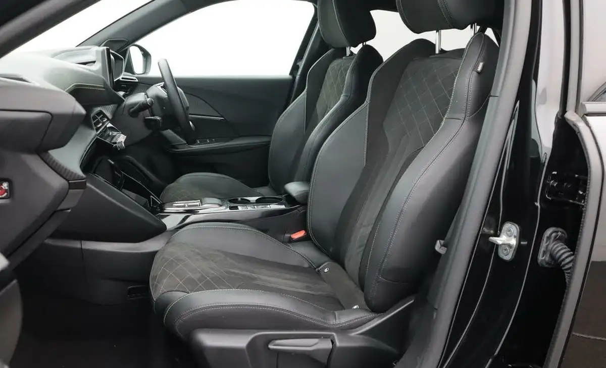 2022-peugeot-2008-suv-e-gt-premium-big-14