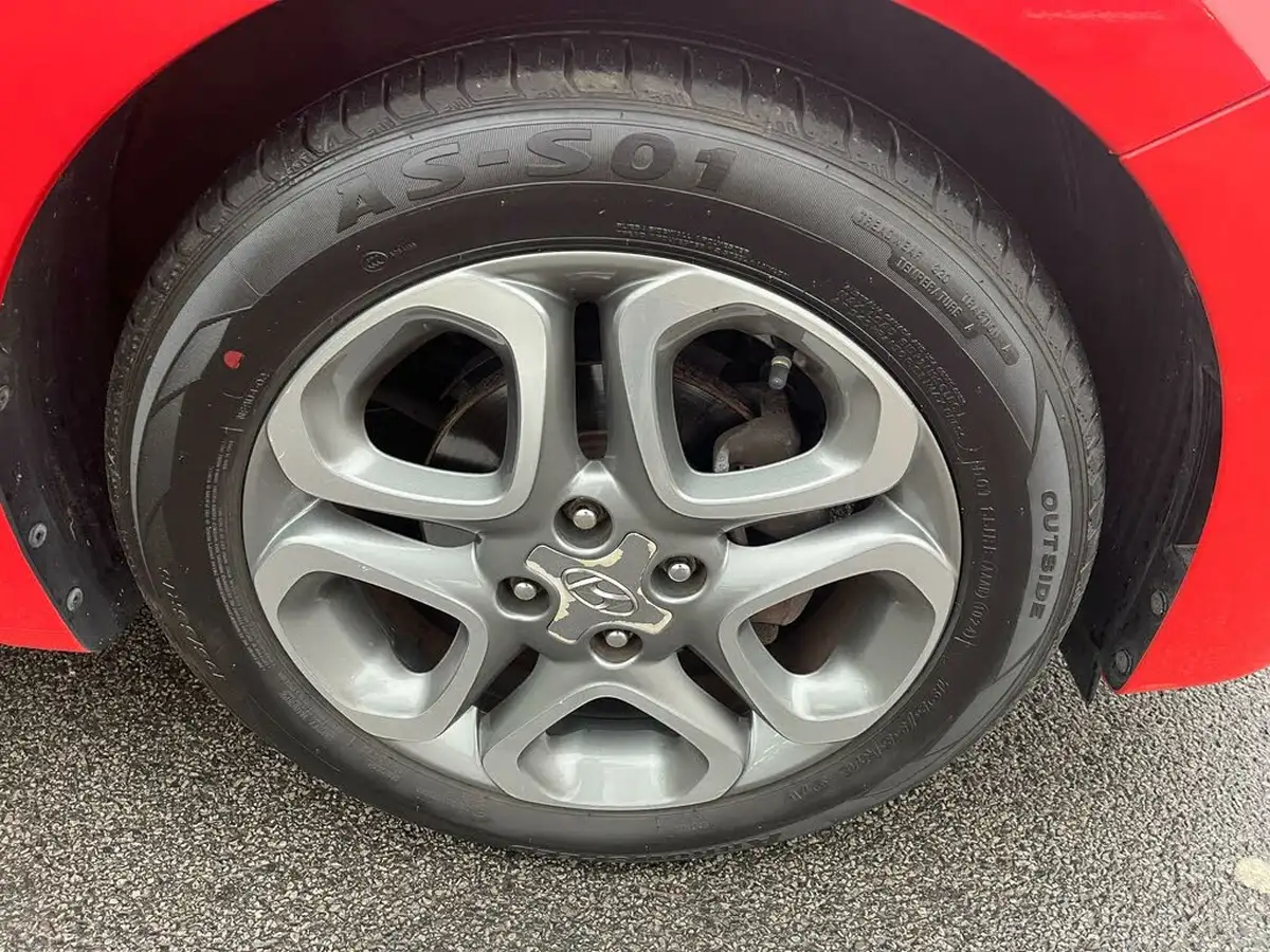 2018-hyundai-i20-12-premium-nav-mpi-isg-hatchback-5d-big-22