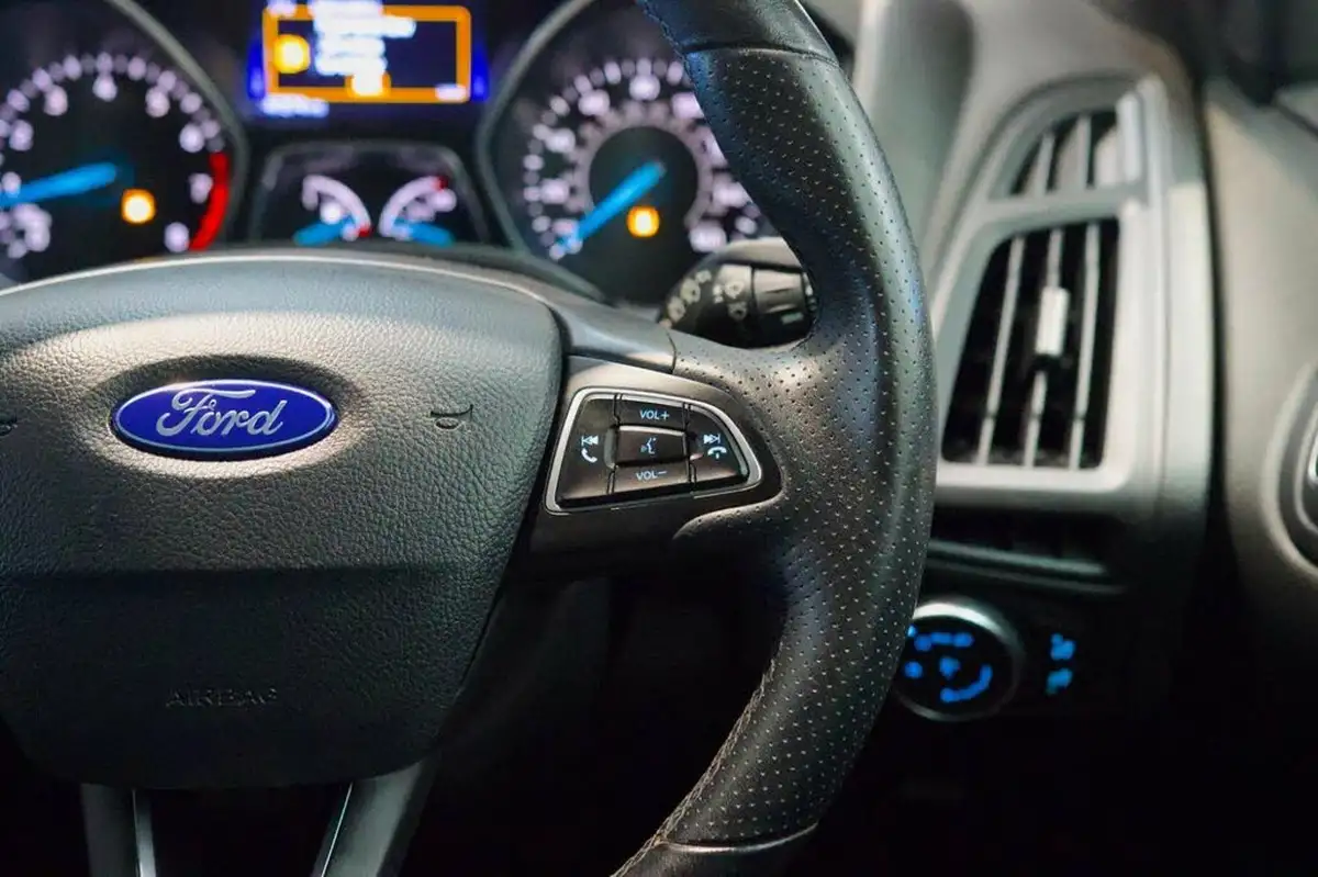 2017-ford-focus-10t-st-line-125ps-hatchback-big-20