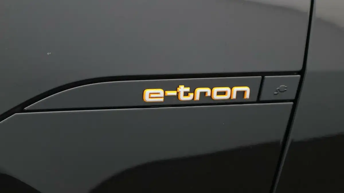 2020-audi-e-tron-50e-technik-big-20