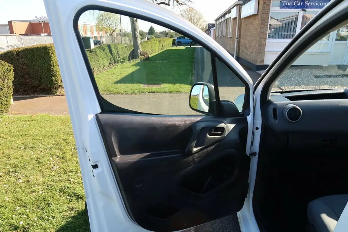 2016-citroen-berlingo-16td-l2-725-x-16hdi-90-big-23