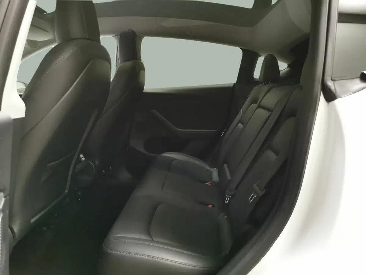 2022-tesla-model-y-e-long-range-big-34