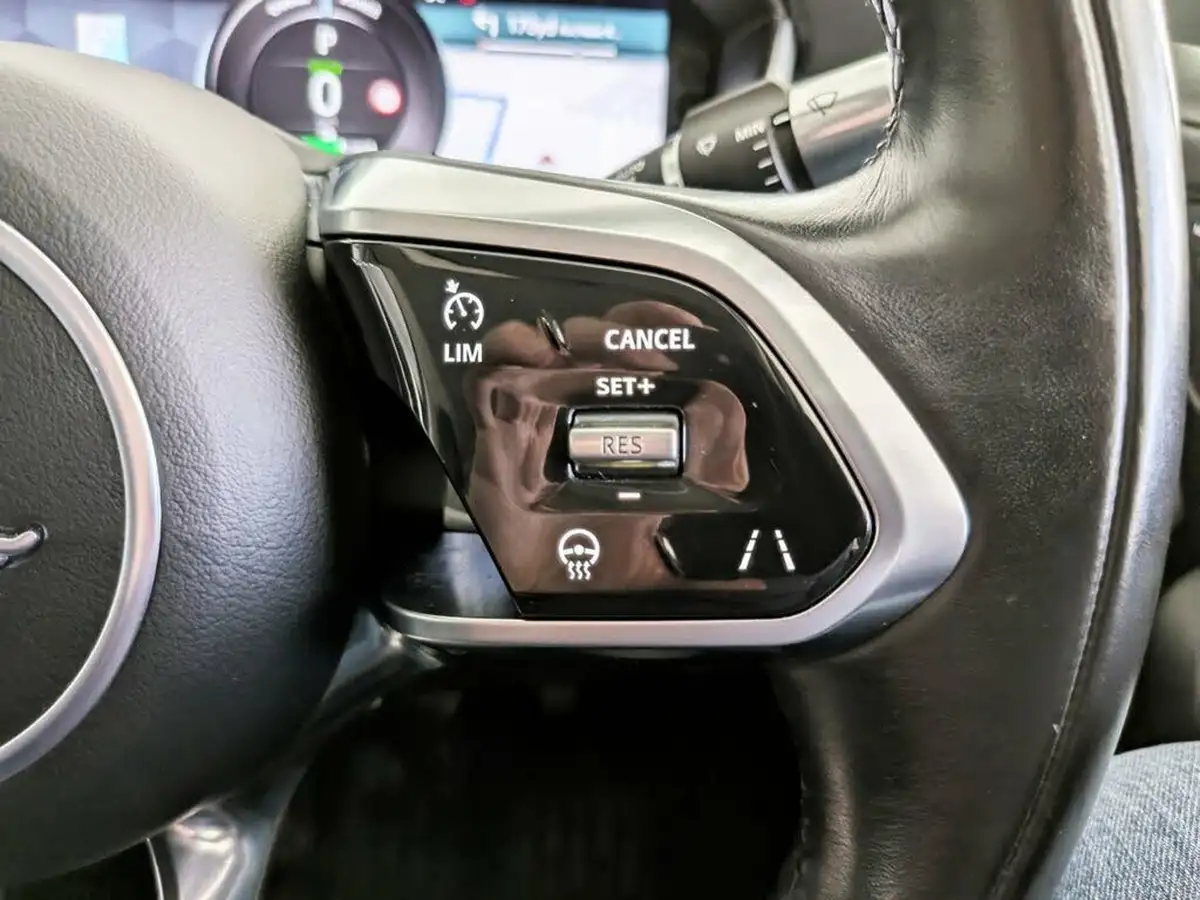 2021-jaguar-i-pace-ev400-se-big-32