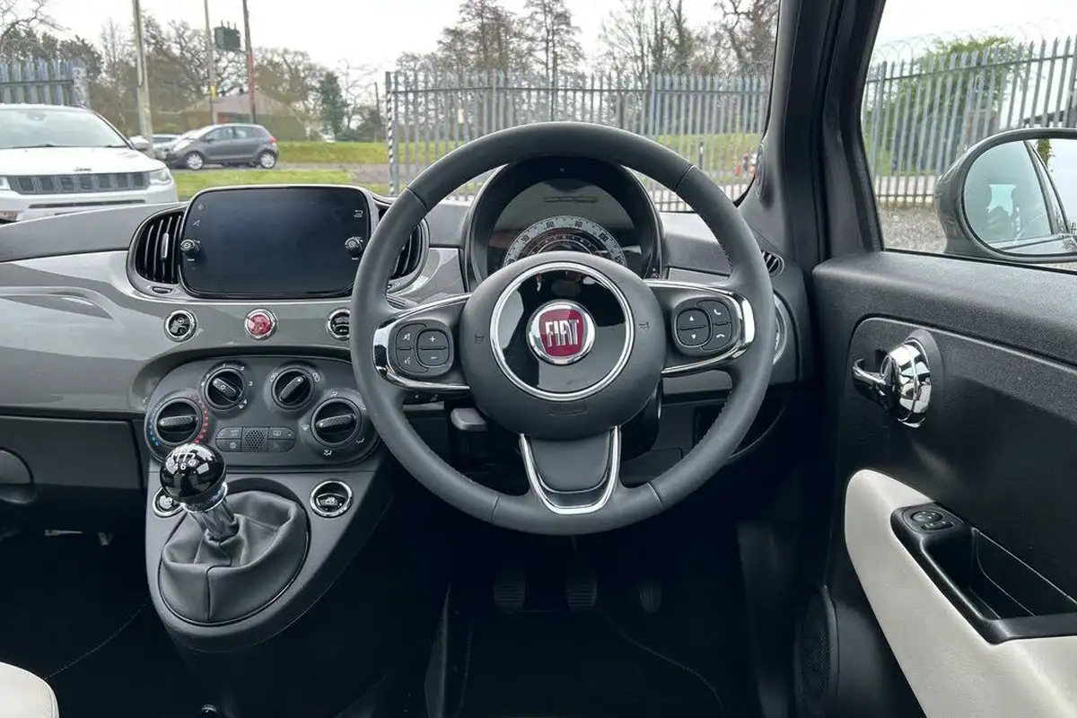 2022-fiat-500-10-dolcevita-big-14