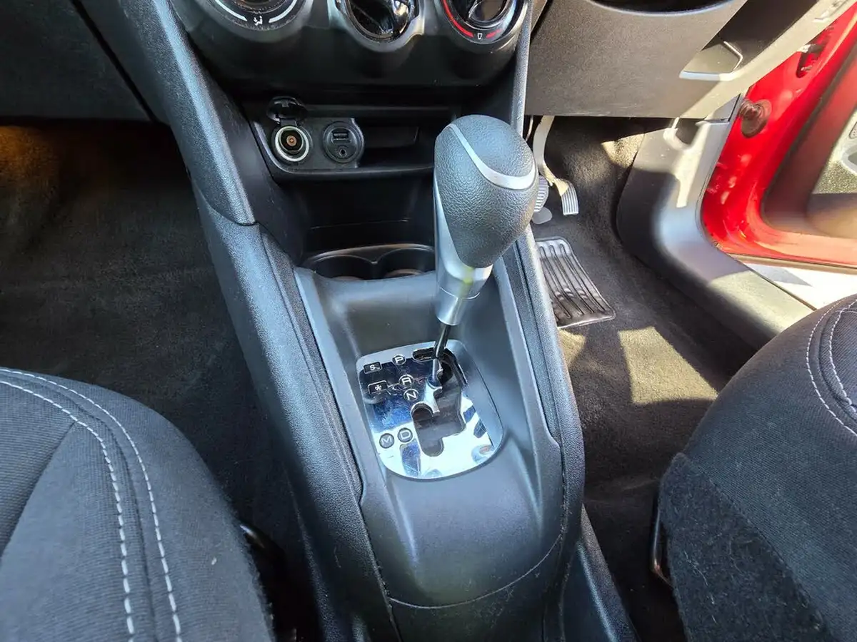 2015-peugeot-208-12-puretech-allure-110bhp-ss-5d-eat6-big-5