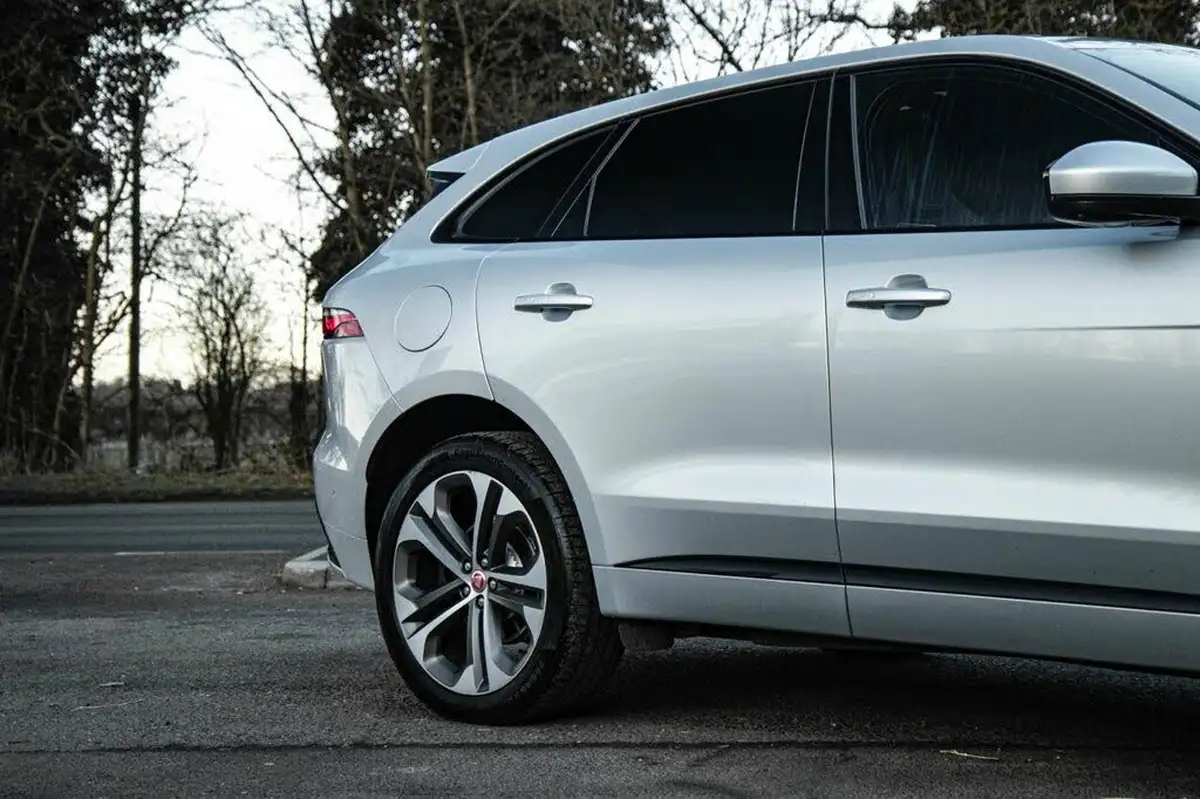 2021-jaguar-f-pace-20-p400e-hse-big-11