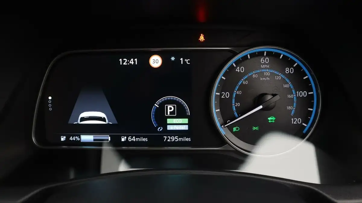 2023-nissan-leaf-e-n-connecta-39kwh-big-10