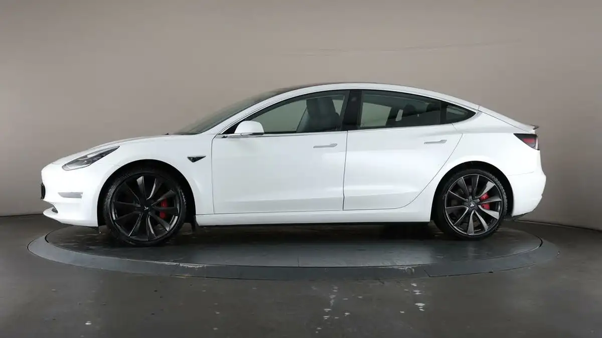 2020-tesla-model-3-e-performance-big-29