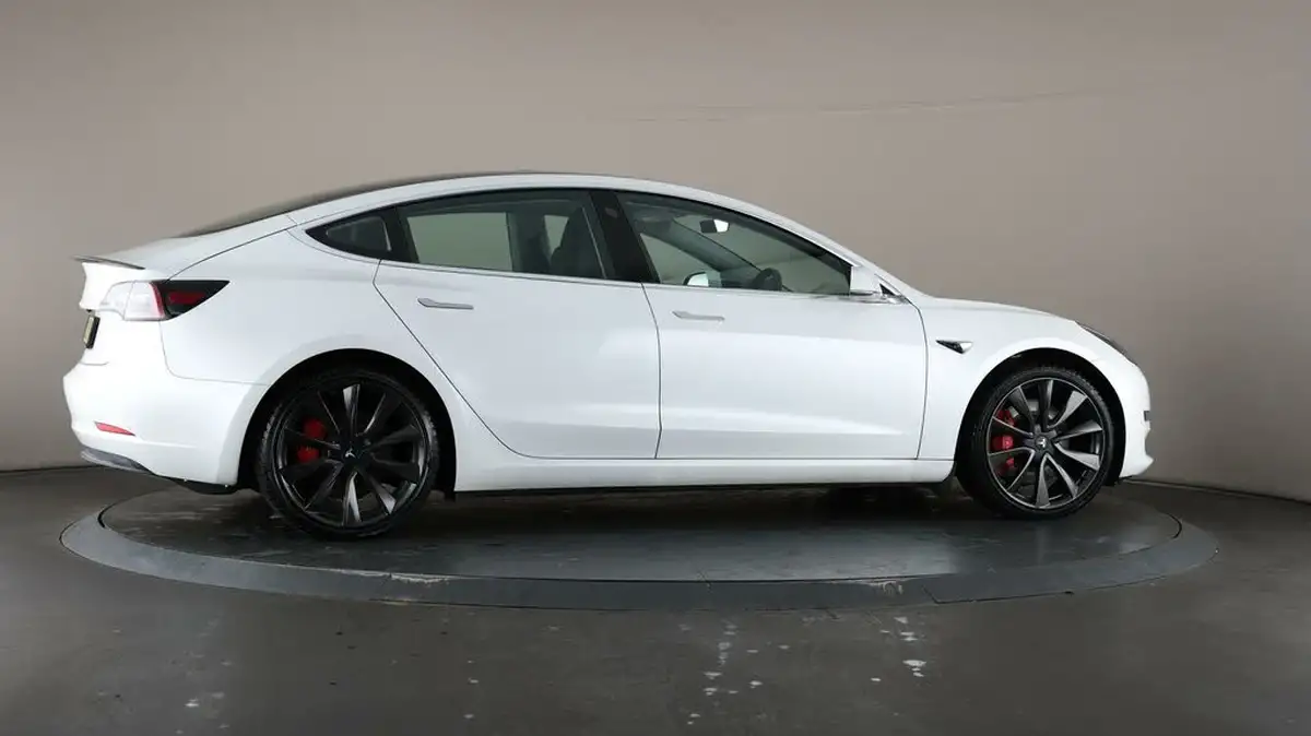 2020-tesla-model-3-e-performance-big-53