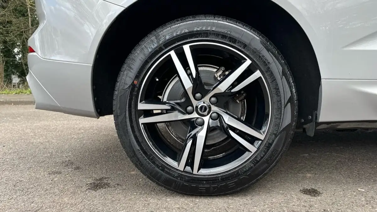 2021-volvo-xc60-20td-b4-r-design-awd-big-15