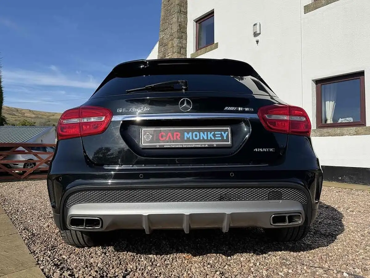 2015-mercedes-benz-gla-class-20-amg-big-29
