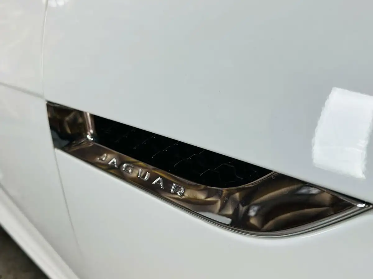 2014-jaguar-f-type-30-v6-coupe-quickshift-big-28