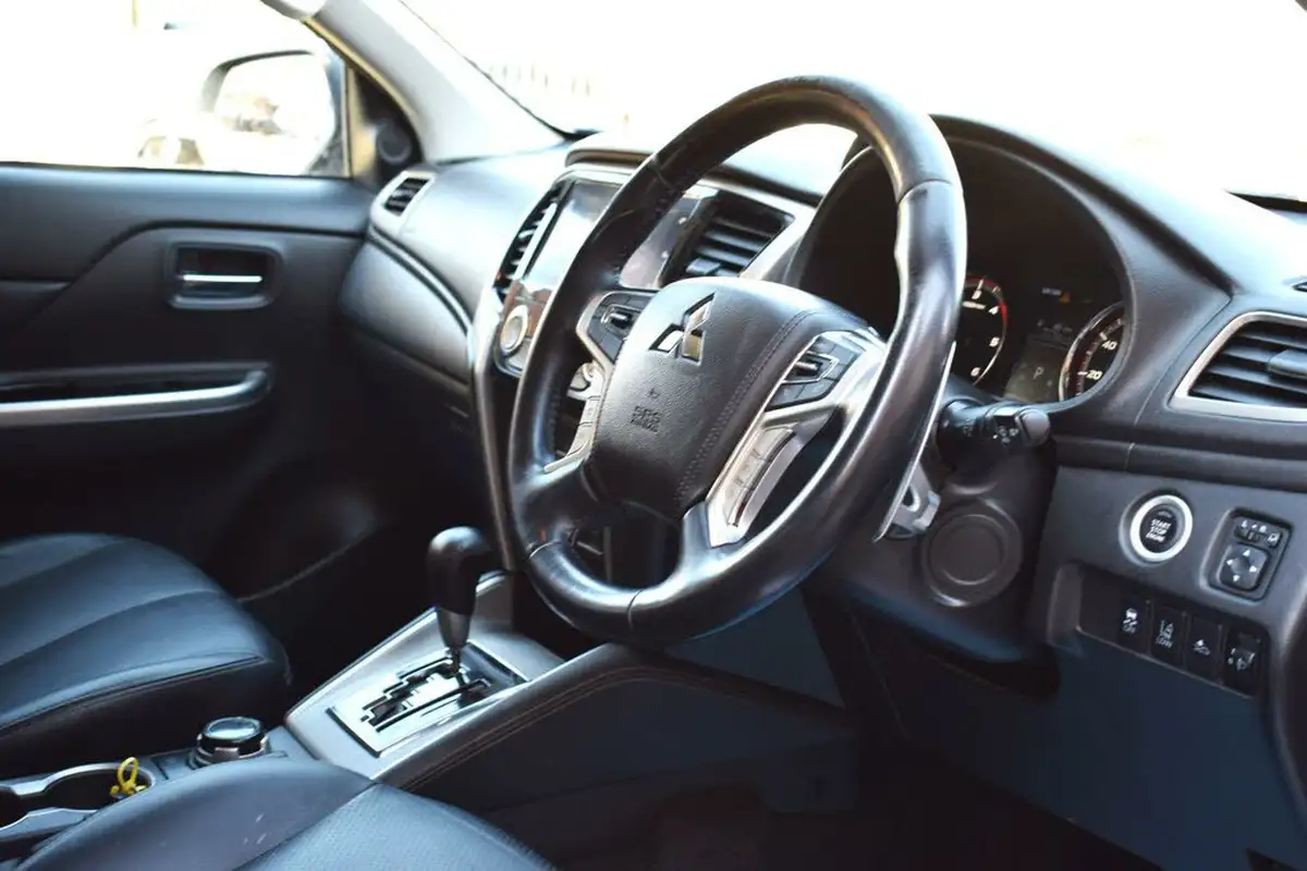 2020-mitsubishi-l200-22di-d-barbarian-auto-big-3